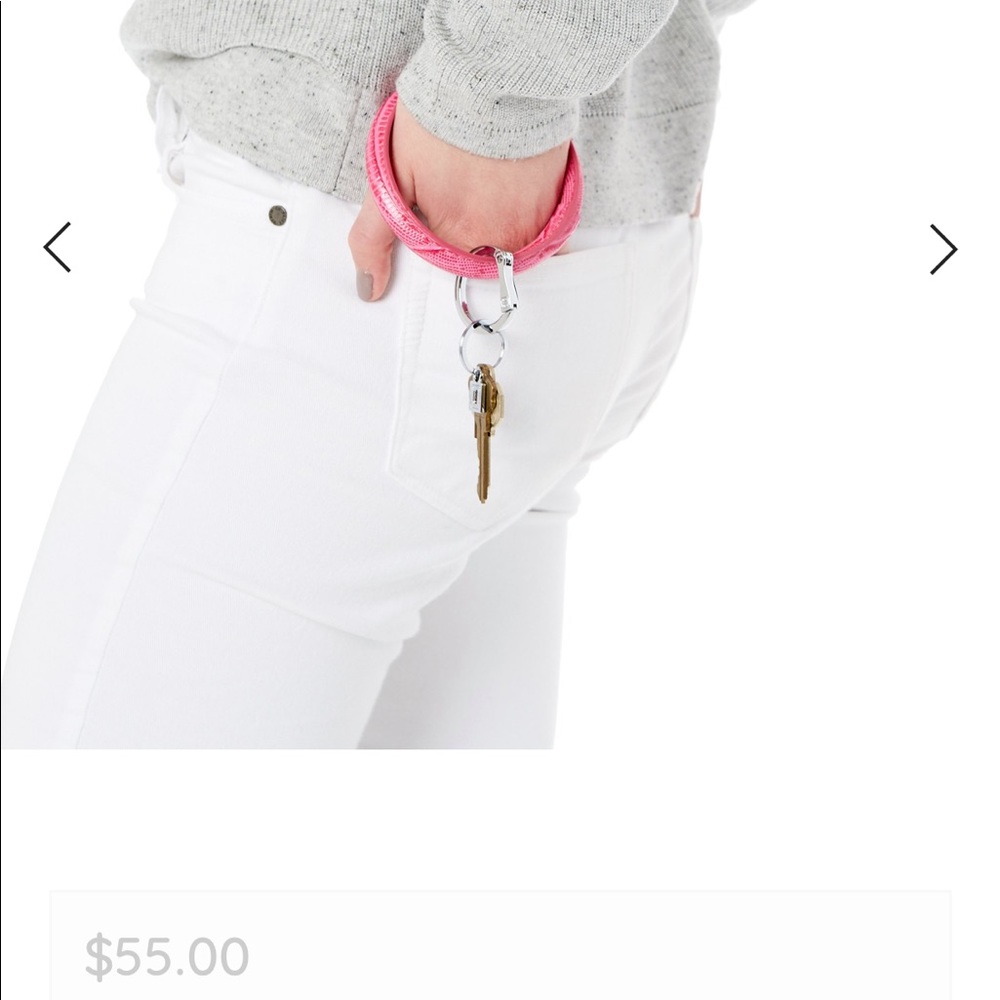 Pink lizard print key ring with white pearl